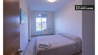 Rent Flat in La Constitución-Canaleta. Se alquila habitación en piso de 2 dormitorios en soternes, vale