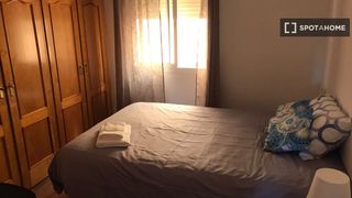 Rent Flat in Ensanche Centro - Puerto. Habitación en piso compartido en málaga