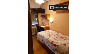 Location Appartement à San Vicente - Las Úrsulas. Habitación en piso compartido de 5 habitaciones en salamanca