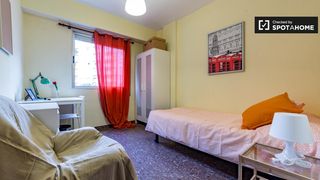 Affitto Appartamento in L´Amistat. Habitación exterior en apartamento de 5 dormitorios en algirós,