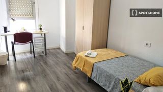 Affitto Appartamento in Zona Campus Universitario. Se alquila habitación en piso de 6 habitaciones en burjassot, va