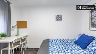 Location Appartement à Els Orriols. Habitación doble en alquiler, apartamento de 5 dormitorios, rasc