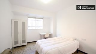 Location Appartement à Les Tendetes - Avenida Burjassot. Habitación para alquilar en apartamento de 4 dormitorios en el r