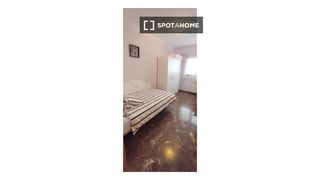 Rent Flat in Las Delicias. Se alquila habitación en piso de 5 habitaciones en zaragoza