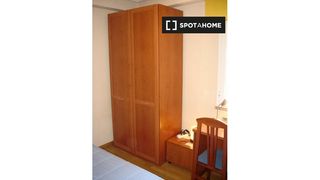 Location Appartement à Carmelitas. Habitación individual tranquila en el centro de salamanca  mujer