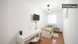 Affitto Appartamento in Zona Campus Universitario. Se alquila habitación en piso de 5 habitaciones en burjassot, va