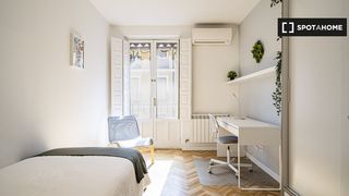 Affitto Appartamento in Palacio. Habitación en piso compartido de 7 habitaciones en alquiler en i