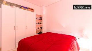 Rent Flat in Camino de Ronda. Amplia habitación en alquiler en granada centro