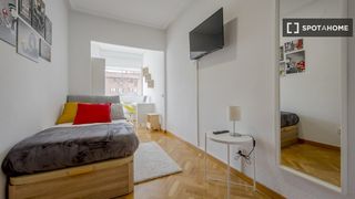 Miete Etagenwohnung in Estrella. Se alquila habitación en piso compartido en madrid