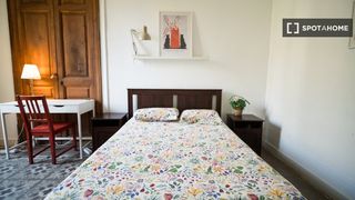 Alquiler Piso en L´Antiga Esquerra de l´Eixample. Habitación en piso compartido de 7 habitaciones en alquiler, lan