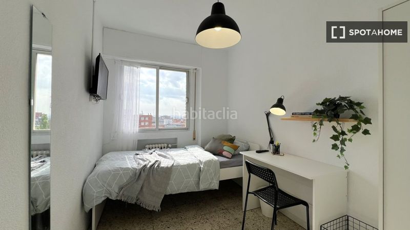 Foto 57306055-774b-4cd2-a257-24f5cabf0cbd. Rent flat with heating in Aluche Madrid