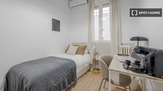 Rent Flat in Ibiza. Se alquila habitación en piso compartido en madrid