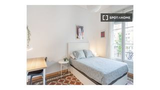 Rent Flat in Dreta de l´Eixample. Se alquilan habitaciones en apartamento de 6 dormitorios en barc