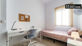 Location Appartement à Camí Fondo. Habitación soleada, apartamento de 4 dormitorios en camins al gr