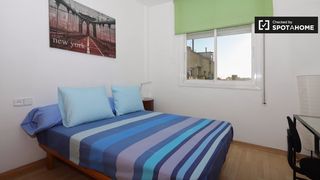 Location Appartement à El Camp de l´Arpa del Clot. Se alquila habitación en piso de 3 dormitorios en dreta eixample