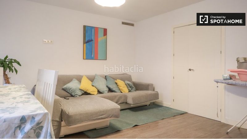 Foto 19aa9e51-7760-4d45-aa3f-bb67b6342d9d. Rent flat with heating in Valdezarza Madrid