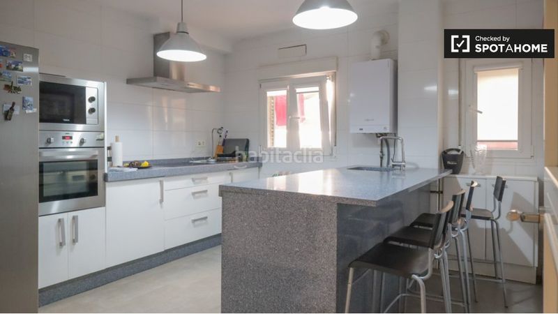 Foto 1c3e3109-775a-48a6-b45b-661dc1f9a0a3. Rent flat with heating in Valdezarza Madrid