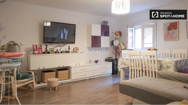 Foto 977ab008-1f5d-4448-aa13-d19a3695ede3. Rent flat with heating in Valdezarza Madrid