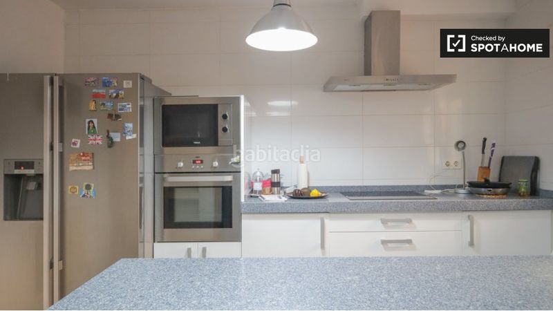 Foto 9df96592-3dc4-41bd-aae5-7352d3cc7944. Rent flat with heating in Valdezarza Madrid
