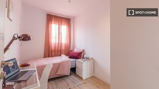 Affitto Appartamento in Moscardó. Alquiler de habitaciones en apartamento de 5 dormitorios en cuat