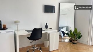 Miete Etagenwohnung in Argüelles. Habitación en casa compartida de 7 habitaciones en alquiler, cas
