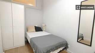 Rent Flat in Estrella. Se alquila habitación en piso compartido de 6 habitaciones en es