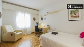 Rent Flat in Castilla. Habitación en piso compartido en alquiler en castilla, madrid