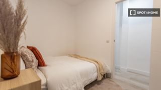 Alquiler Piso en Ríos Rosas-Nuevos Ministerios. Habitación en piso compartido de 5 camas en ríos rosas, madrid.