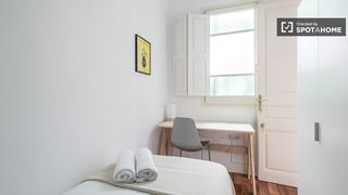 Affitto Appartamento in Vila de Gràcia. Se alquila habitación en piso compartido en gracia.