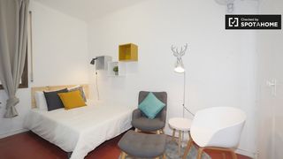 Alquiler Piso en Vila de Gràcia. Se alquila habitación en apartamento de 4 dormitorios en gracia,