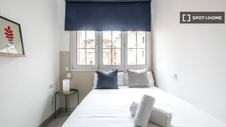 Rent Flat in Sagrada Família. Se alquila habitación en piso compartido en sagrada familia.