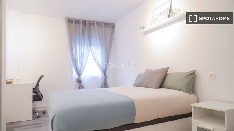 Foto db9c2fde-1366-4e12-b690-71eaf9acacc2. Rent flat with heating in Almendrales Madrid