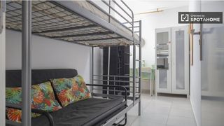 Lloguer Pis a Cortes-Huertas. Habitación en piso compartido en alquiler en sol, madrid