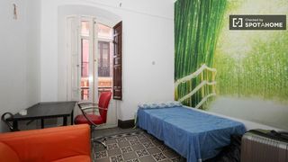 Rent Flat in Barrio de Albaicín. Alquiler de habitaciones en piso de 9 dormitorios en centro