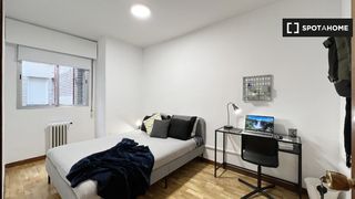 Miete Etagenwohnung in Castillejos-Cuzco. Se alquila habitación en cuatro caminos, madrid
