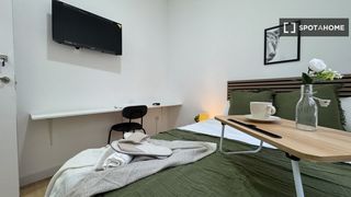 Lloguer Pis a Embajadores-Lavapiés. Se alquila habitación en apartamento de 4 dormitorios en centro,