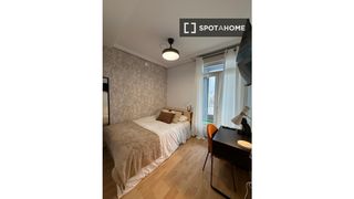 Rent Flat in El Viso. Se alquila habitación en piso compartido de 8 habitaciones en rí