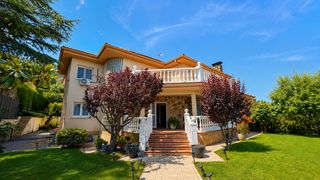 Chalet  Calle las pozas. Exclusivo chalet independiente con piscina climatizada y 7 dormi