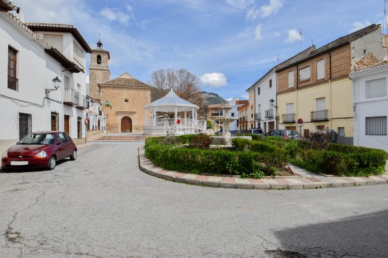 Foto e0e515fa-b57e-4995-97a9-1b992a4a0504. Casa amb aparcament a Alfacar