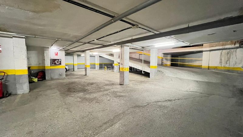 Foto 0da2d090-316b-4a33-b124-cd021df18559. Aparcament cotxe a Cenes de la Vega
