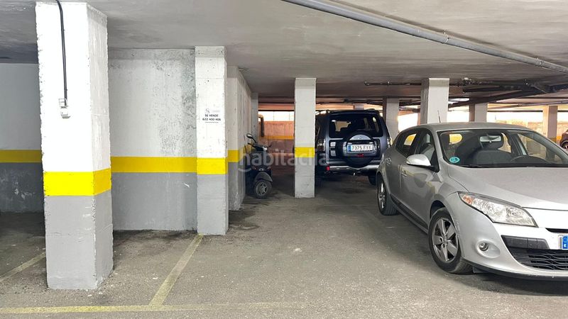 Foto ee2dcc8e-7bc8-43d6-804b-ffa73e33fb24. Aparcament cotxe a Cenes de la Vega