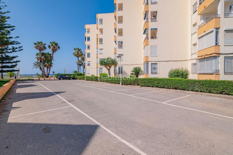 Foto a84a3fa3-8bda-46e4-9693-309ad923afd0. Pis amb aparcament a Playa de Granada Motril