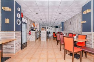 Local Comercial a Calle ISAAC ALBENIZ 12