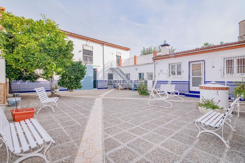 Foto c42715a1-1955-4aad-8216-f29221b6e1c3. Casa amb aparcament a Purchil Vegas del Genil