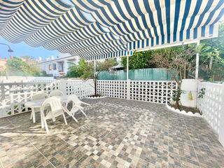 Casa adossada a Salobreña Costa. Casa adosada en primera línea de playa en salobreña!