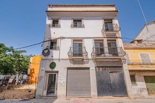 Chalet  Calle cataluña. Amplio chalet en zaidín, granada  oportunidad de inversión