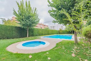 Lloguer Pis  Maria de maeztu. Si buscas un piso con piscina y todas las comodidades en granada