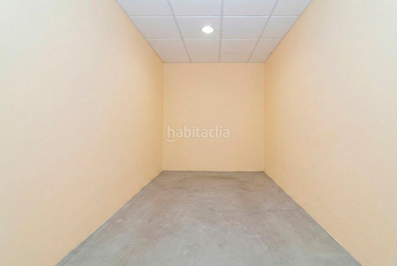 Foto e82bd6f3-8b39-4533-8502-d6c3a154bb93. Nau industrial a Peligros