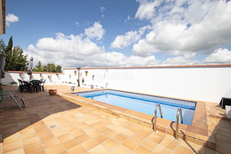 Foto 59cc77a0-b272-4ca7-b847-eb0dd15bdbf2. Casa chalet independiente con piscina en Nívar