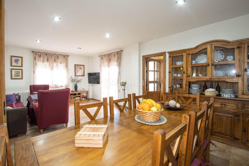 Foto b93b7c6d-b77d-44a5-a140-ace5fdedc4ae. Casa chalet independiente con piscina en Nívar